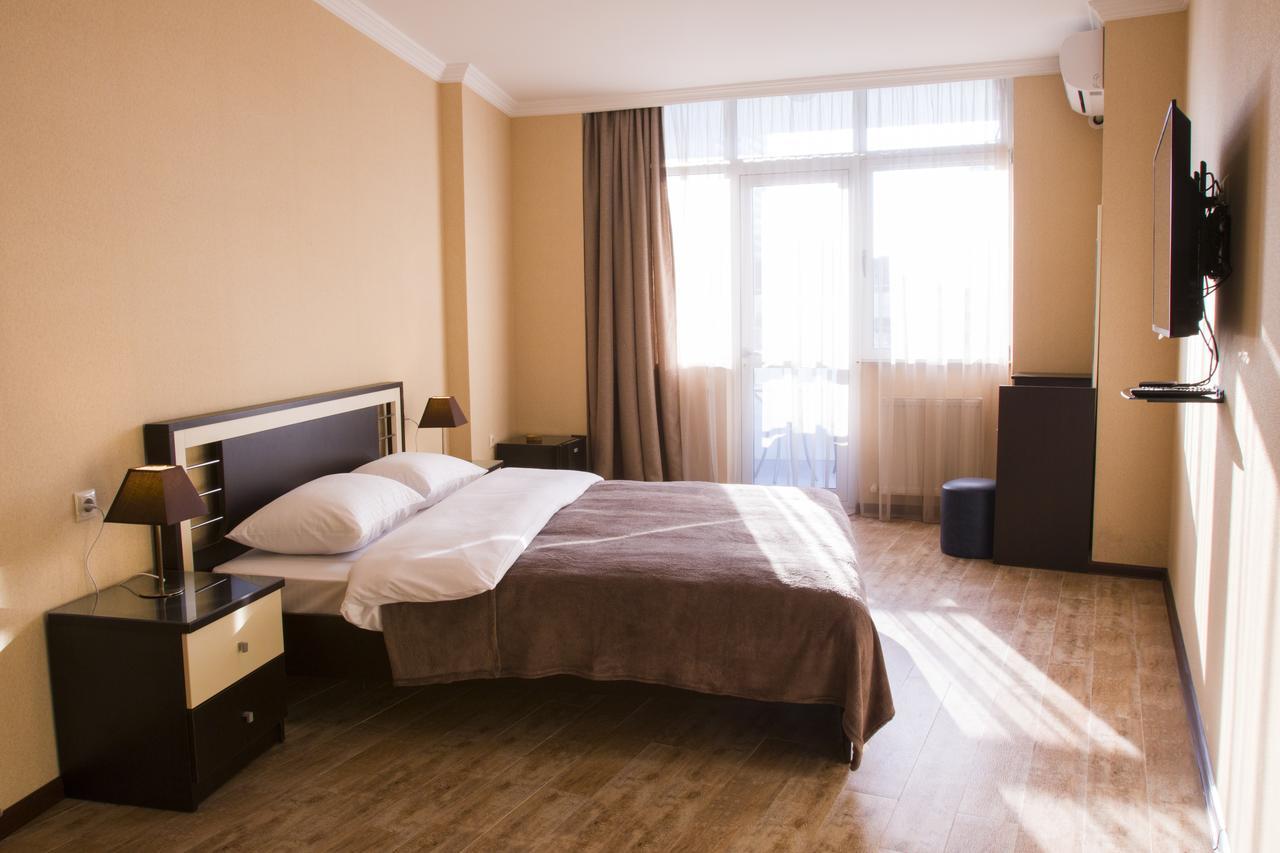 Pirosmani Mini Hotel Batumi Exterior foto